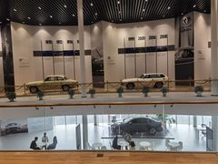 -杭州中沃沃尔沃4S店(滨江区店)