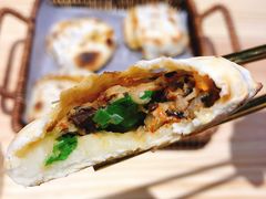 梅干菜鲜肉小烤饼-爬山街·衢州烤饼小卖铺(高新万达店)