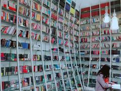 -钟书阁(松江泰晤士小镇店)