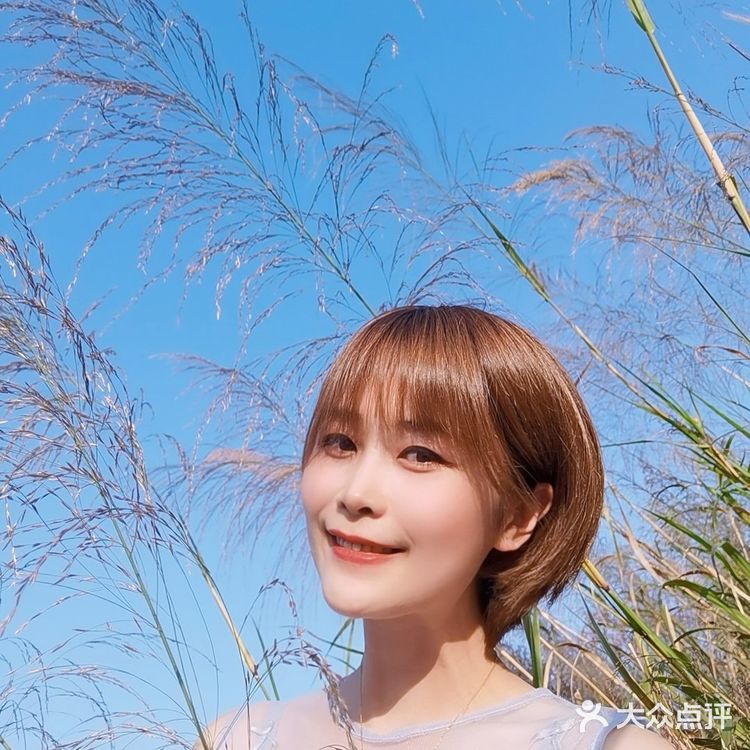 一堆草丛自拍出元气感满满的照骗