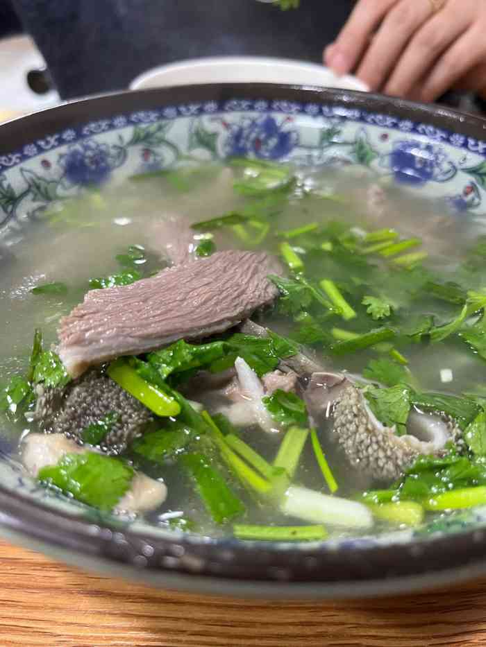 阿东临朐全羊馆-"好像是刚开的店,外面看不出,其实进去还是.