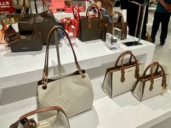 -百年港湾奥特莱斯(香炉礁店)