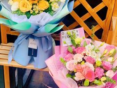 -何兮花店·气球派对鲜花店(马桥银春路万科城店)