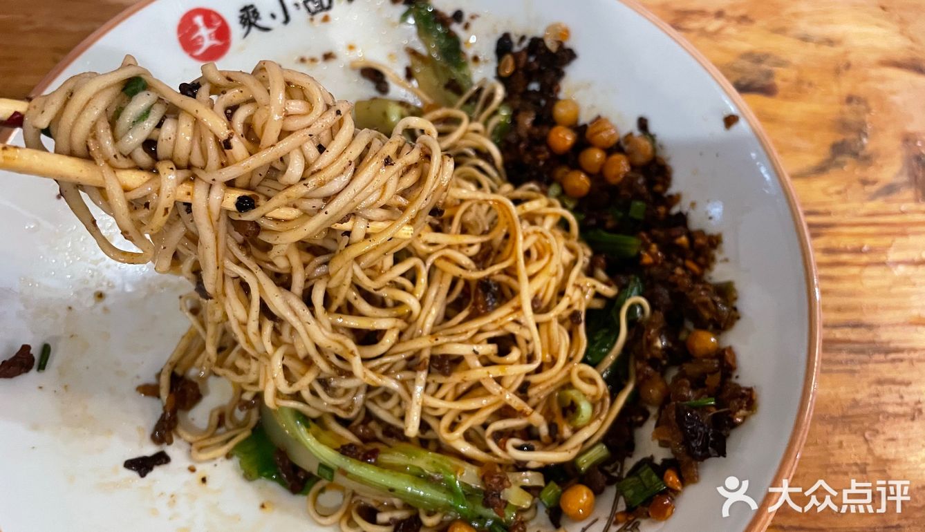 重庆街头的日常一餐 | 不是米线就是面
