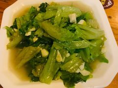 -临江餐馆二楼美食部落