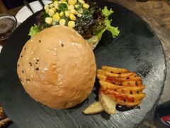 -HIGH FIVE哈福手工汉堡(桂林路店)