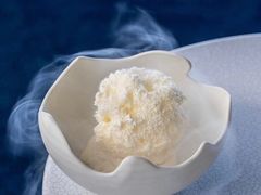 White coral , pineapple ice cream , coconut base -码头餐厅