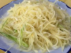 凉拌土豆丝-炕锅羊肉土火锅面片大王