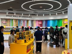 -m豆巧克力世界(上海世茂广场店)