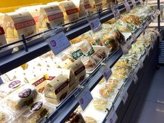 面包甜点陈列柜-凯司令西点房(虹桥路站店)