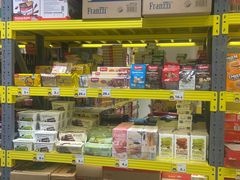 -咻啵翔翔零食基地(万达广场店)
