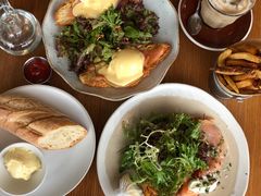 熏三文鱼班尼迪克蛋-ROAST coffee & eatery