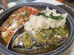 -阿瓦山寨·湘菜现炒·剁椒鱼头王(咸阳总店)