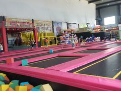 -反弹空间蹦床主题乐园