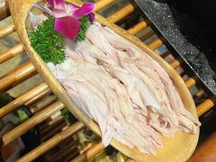 -老牌坊云南鱼豆花火锅(爱建店)
