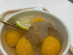 枇杷银耳炖雪梨-炖物24章·顺时轻养茶(杭州大厦店)