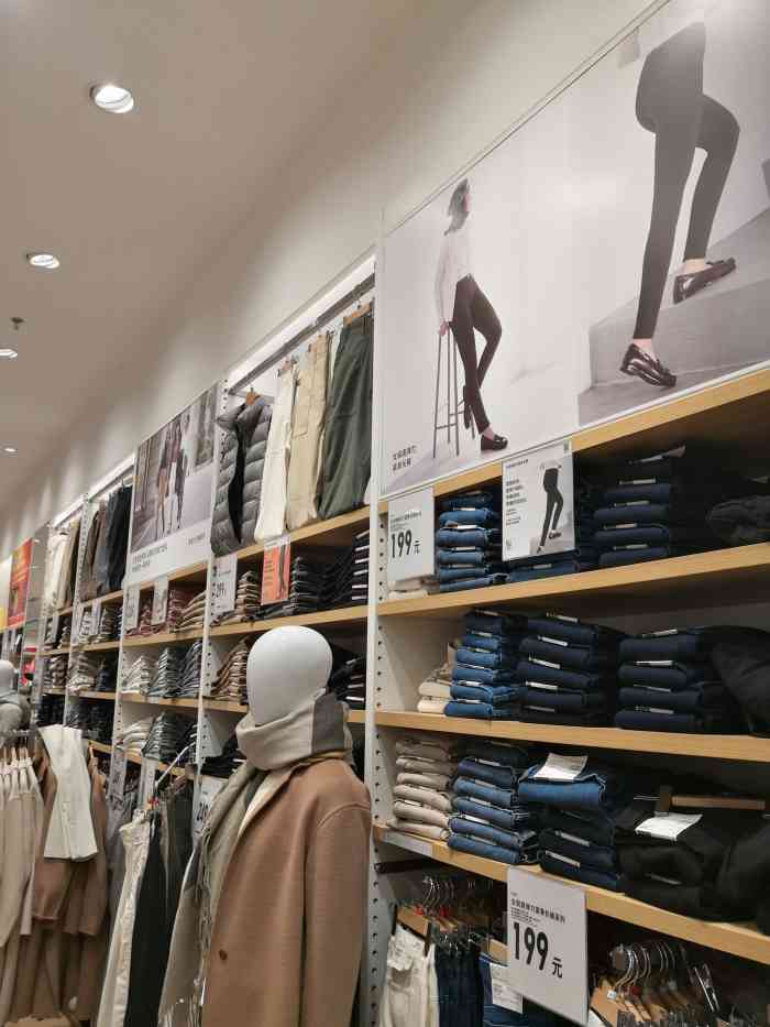 uniqlo(印象城店)-"离得印象城很近,店面也挺大,最近店里要求.