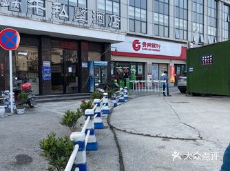 花溪公园门口建行旁边的小巷子进去，一家特别不起眼的小