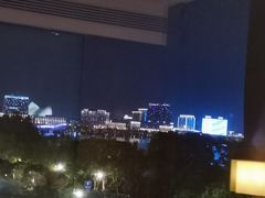 -上海滴水湖皇冠假日酒店