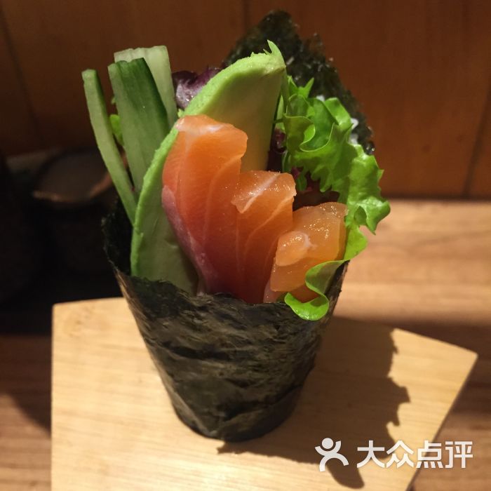 牛油果三文鱼手卷