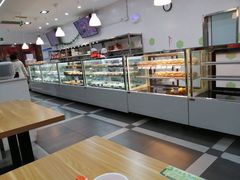 面包甜点陈列柜-白玉兰食品(中山公园龙之梦店)