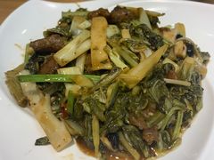 自制酸菜炒牛肉-宏记广东客家菜(丰汇店)