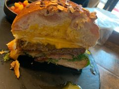 经典芝士汉堡-HIGH FIVE哈福手工汉堡(桂林路店)