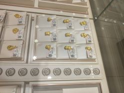 -菜百首饰店(东方新天地店)