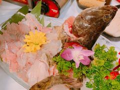 -鲜入围煮花胶鸡海鲜火锅