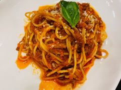经典意大利细面配蒜味番茄酱-WOLFGANG PUCK KITCHEN & BAR(迪士尼小镇店)