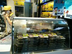 -周黑鸭(郑州中原区华山路中原万达沃尔玛店)