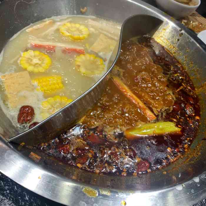 蜀九门卤味火锅-"路过很多次次这家店了,就在全都超市隔壁,.