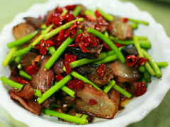 蒜苗炒腊肉-黔大人·贵州花溪牛肉粉(宝能太古城店)