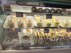 -白玉兰食品甜凤店(合生汇店)