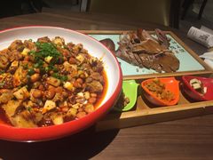 -有红鸡毛店·川菜(建设路店)