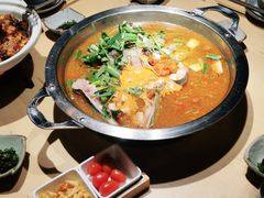 -野山舂·贵州现舂酸汤火锅(鸿通城店)