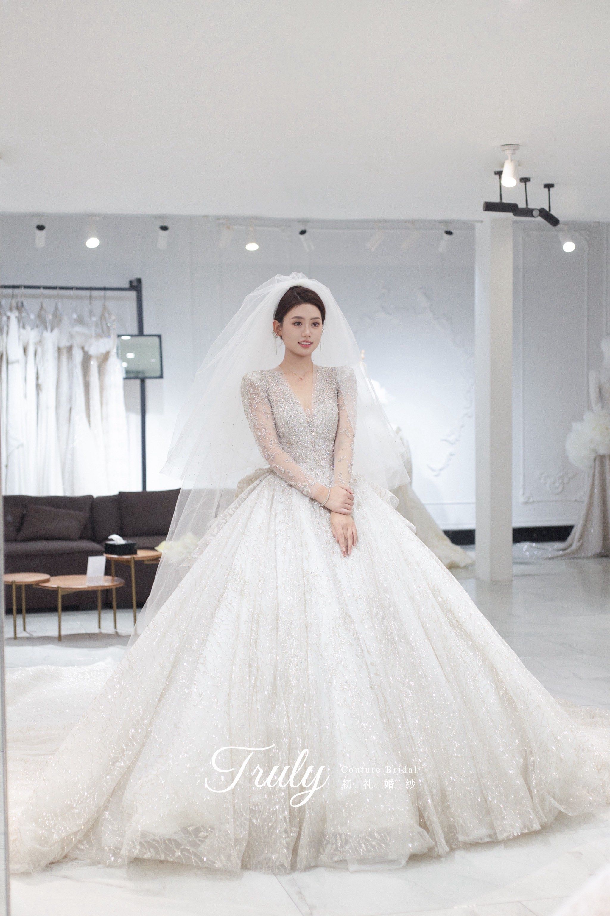 真的好喜欢kc韩国主纱没人能拒绝皇后领婚纱