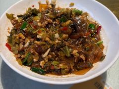 -阿瓦山寨·湘菜现炒·剁椒鱼头王(咸阳总店)