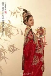 点击看大图 -挪娅婚纱摄影皇家会所