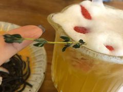 金凤梨冻乌龙茶-CHILLAX轻乐时(侨建·Hi City店)