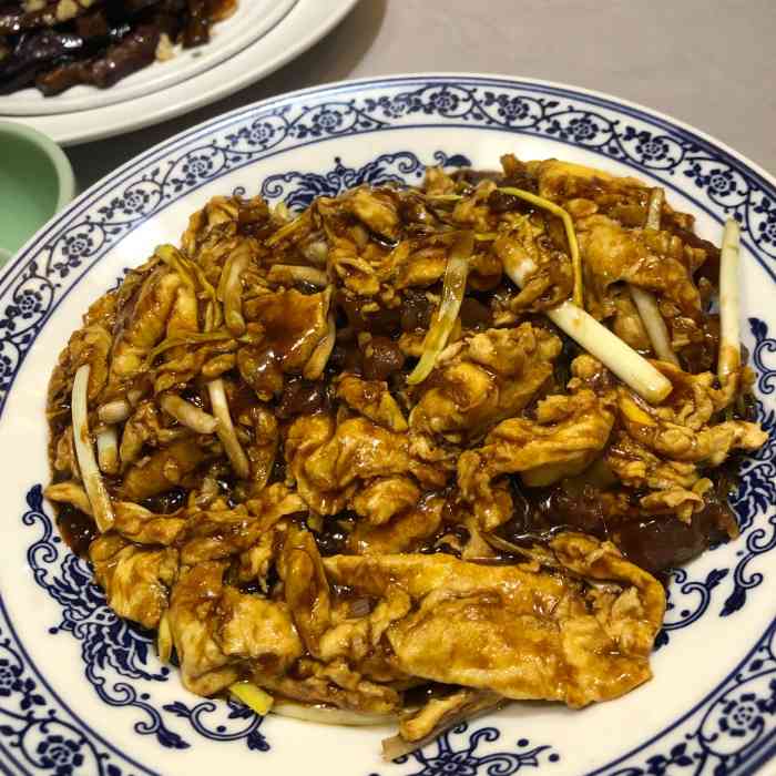 慧泽园红园喜宴楼-"一进园子,惠泽园和红楼相对而立,砖红外墙.