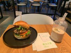 芝心手打牛肉堡-龙治汉堡(中华城店)