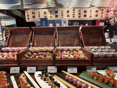 -雍容荟帝王蟹活龙虾展台自助(IFS黑金店)