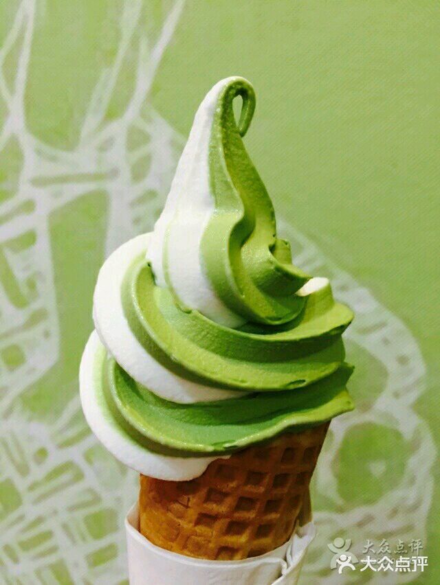 西尾抹茶双拼甜筒图片