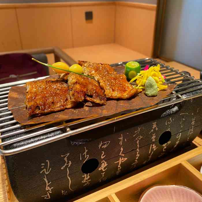 樱木千鹤日本料理"最近风很大的日本料理店[寿司]门口有停.