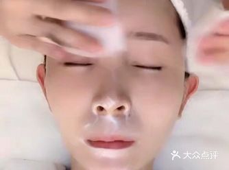 彻底清除皮肤表层和深层的污垢，减少皱纹，收缩毛孔
