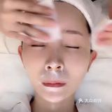 彻底清除皮肤表层和深层的污垢，减少皱纹，收缩毛孔