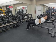 -鲸灵公元游泳中心