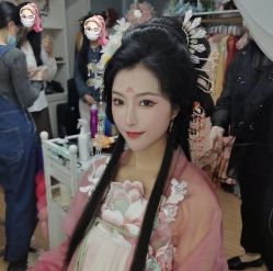 -烟雨江南汉服体验馆