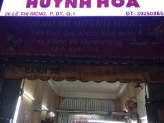 -Bánh Mì Huynh Hoa